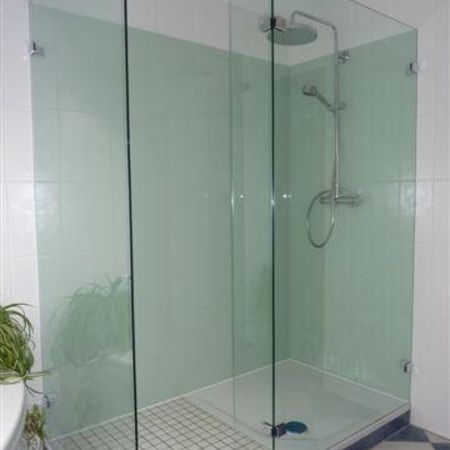 3 - teilige Dusche + Rückwand