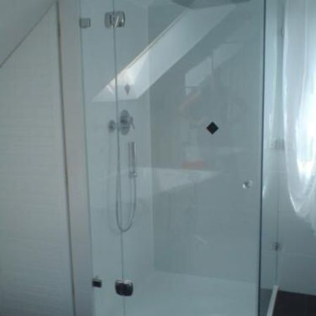Dusche mit Glas