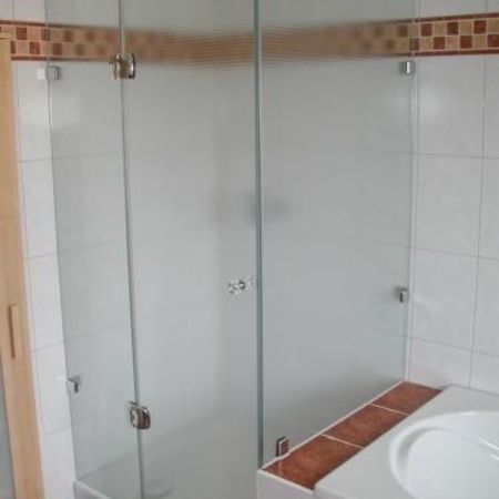 Dusche mit Milchglas