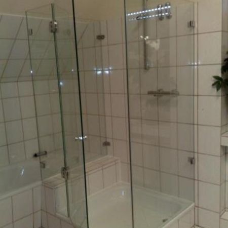 Duschkabine mit Glas