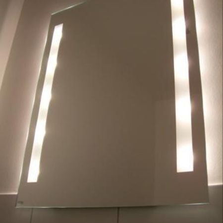 Spiegel mit Beleuchtung