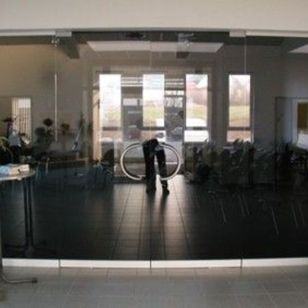 Ganzglasanlage im Büro