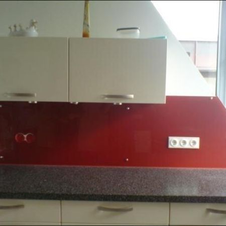 Küchenrückwand in rot