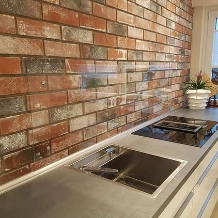 Klare Küchenrückwand