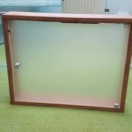 Schranktür mit Magnetverschluss